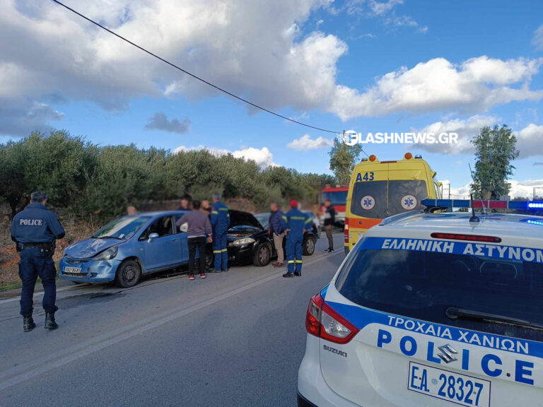 Χανιά: Καραμπόλα τριών αυτοκινήτων κοντά στο Πυθάρι – Εγκλωβίστηκε ένα άτομο σε όχημα (φωτο)