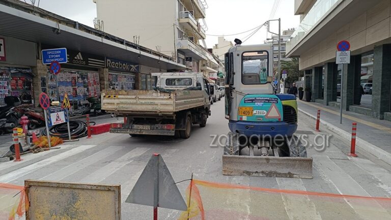 Χανιά: Κυκλοφοριακό χάος στο κέντρο της πόλης – Έκλεισαν τη Ζυμβρακάκηδων χωρίς να ενημερώσουν (φωτο)