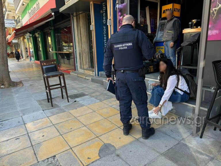 Χανιά: Υποχώρησε τμήμα πεζοδρομίου στο κέντρο την πόλης - Τραυματίστηκε μια γυναίκα (φωτο)