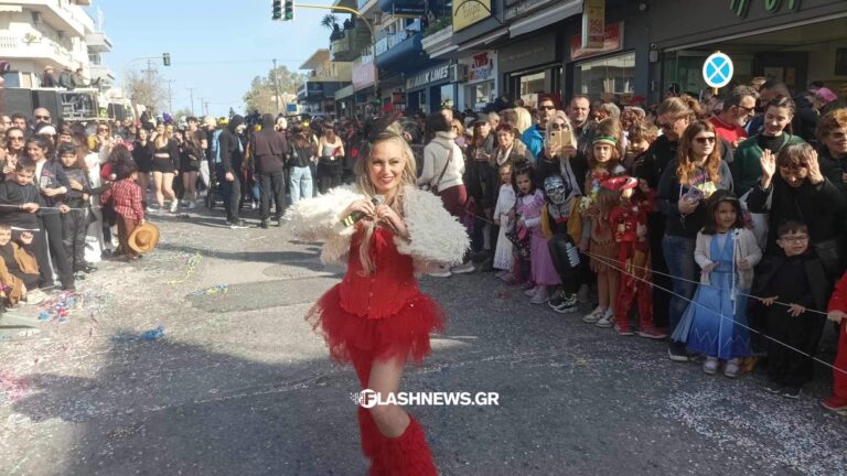 Ξεκίνησε το Χανιώτικο Καρναβάλι στη Σούδα- Μικροί και μεγάλοι μασκαράδες ξεχύθηκαν στους δρόμους (φωτο)