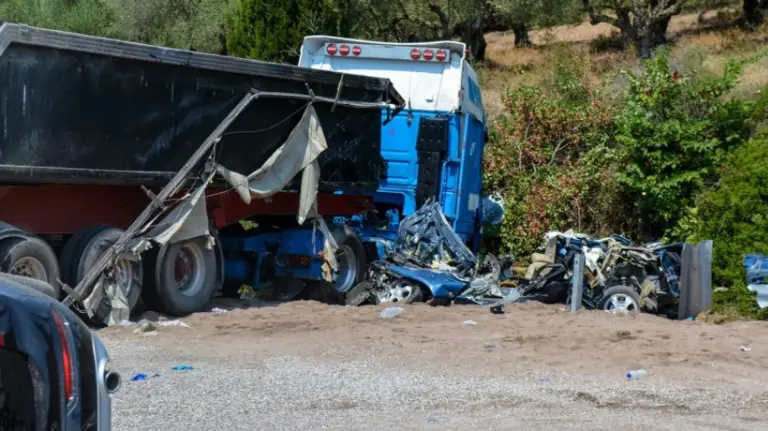 Φρουρούμενος νοσηλεύεται ο οδηγός της νταλίκας που σκότωσε 4 ανθρώπους, ανάμεσά τους δύο παιδιά