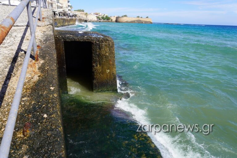 Χανιά: Λύματα στη θάλασσα στο Κουμ Καπί – Κάνουν μπάνιο στα 50 μέτρα! Αυξημένες καταγγελίες για ρύπανση φέτος (φωτο)