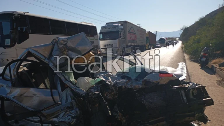 Νεα τραγωδιά στην Κρήτη - Μία γυναίκα νεκρή σε τροχαίο στον ΒΟΑΚ - Στο νοσοκομείο δύο τραυματίες (φωτο - video)