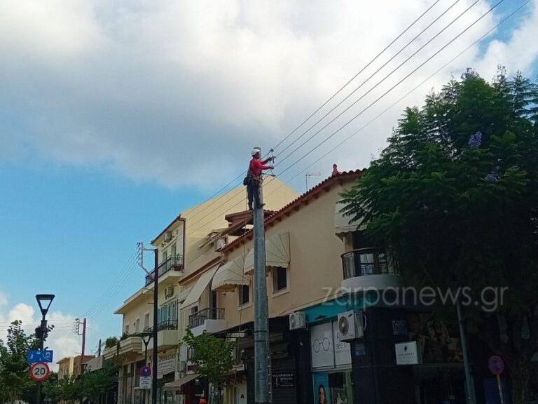 Χανιά: Βγάζουν τις κολώνες ηλεκτροδότησης από την πλατεία 1866 (φωτο)