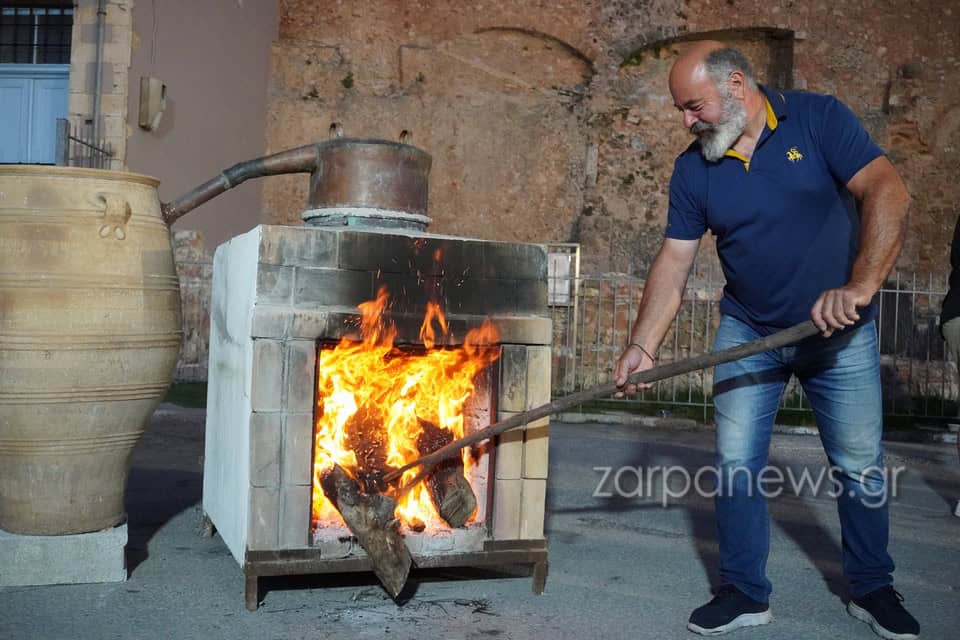 Χανιά: Έρχεται η 27η Γιορτή Τσικουδιάς – Παραδοσιακό ρακοκάζανο, μουσική και χορός στην πλατεία Γιαλί Τζαμί