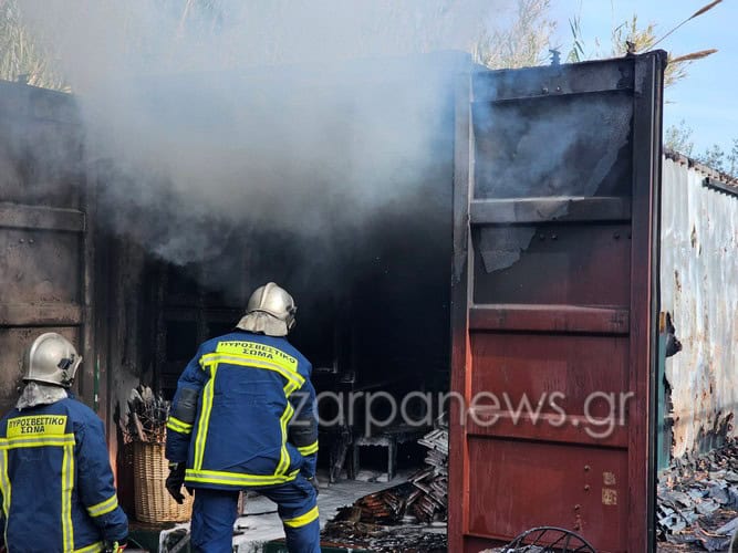 Χανιά: Αναστάτωση για επικίνδυνη φωτιά σε αποθήκη με ξύλα (φωτο)