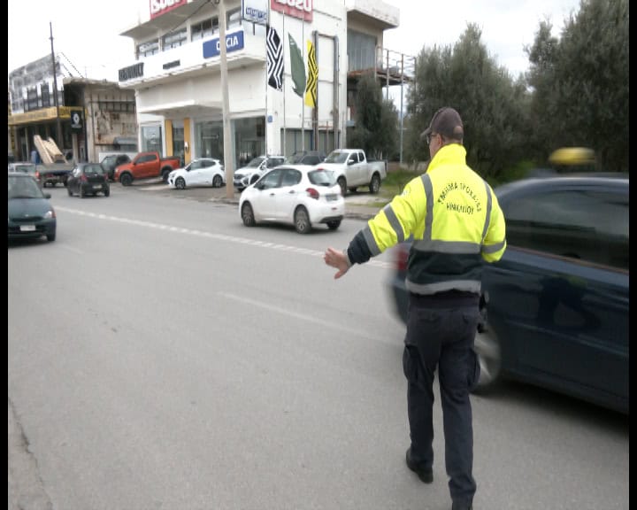 Χανιά: Με διαρκή μπλόκα παντού απαντά η Τροχαία για την επιβολή του ΚΟΚ – 100 κλήσεις σε 3 ώρες (video)