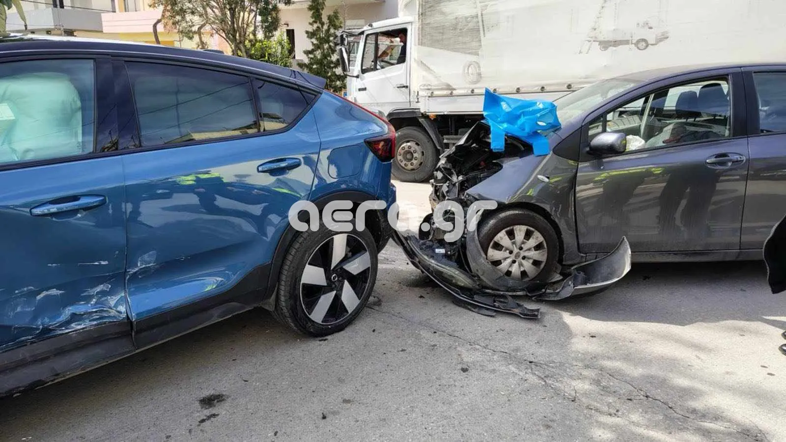 Χανιά: Σοβαρό τροχαίο στο κέντρο – Στο νοσοκομείο μητέρα με τα δύο παιδιά της (φωτο)