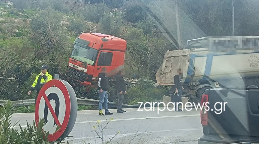 Χανιά: Νταλίκα δίπλωσε στην εθνική (φωτο)