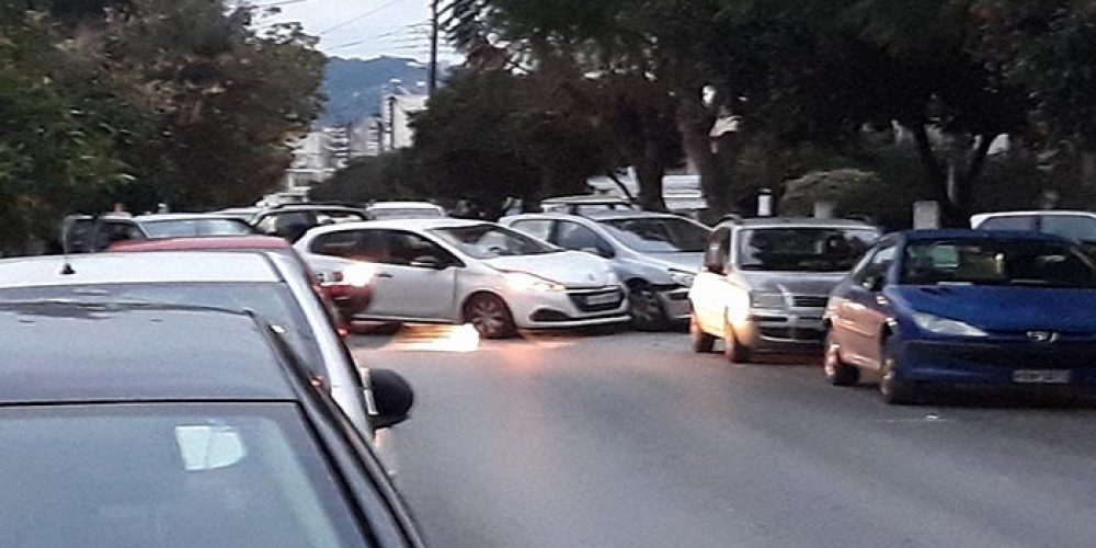 Καραμπόλα οχημάτων κοντά στο κέντρο των Χανίων! (φωτο)