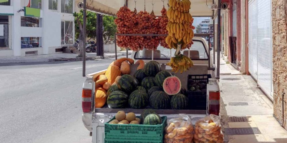 Σκηνικό αγορών στα Χανιά: Αναμνηστικά και Τοπικοί Θησαυροί