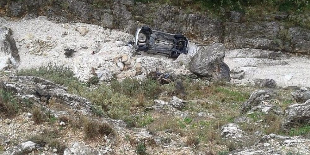 Κρήτη: Αυτοκίνητο έπεσε σε γκρεμό! Μέσα ήταν μητέρα με δύο παιδιά…