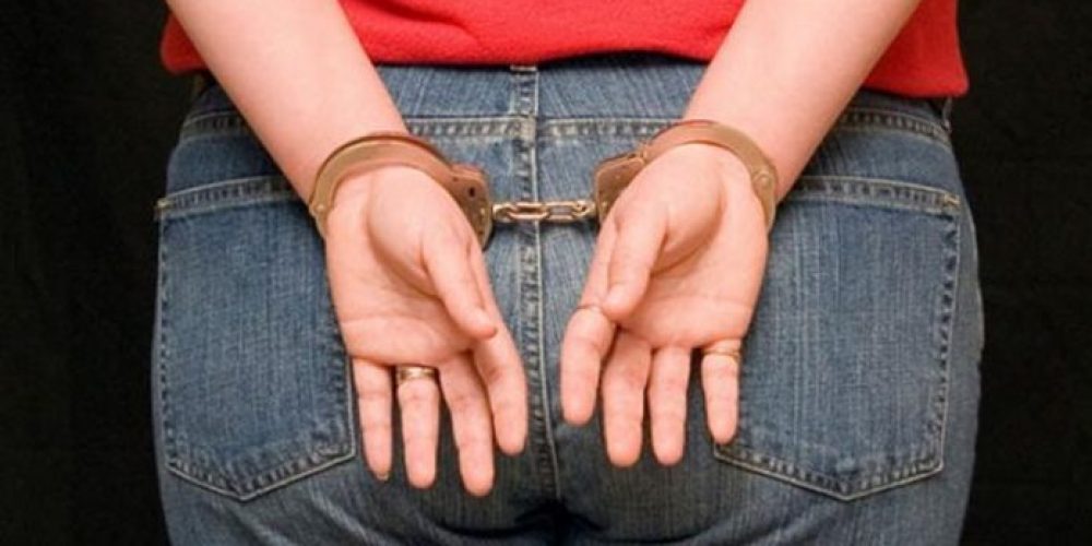 Χανιά: Συνελήφθη 36χρονη γυναίκα που προωθούσε δυο ανήλικα παιδιά σε επαιτεία