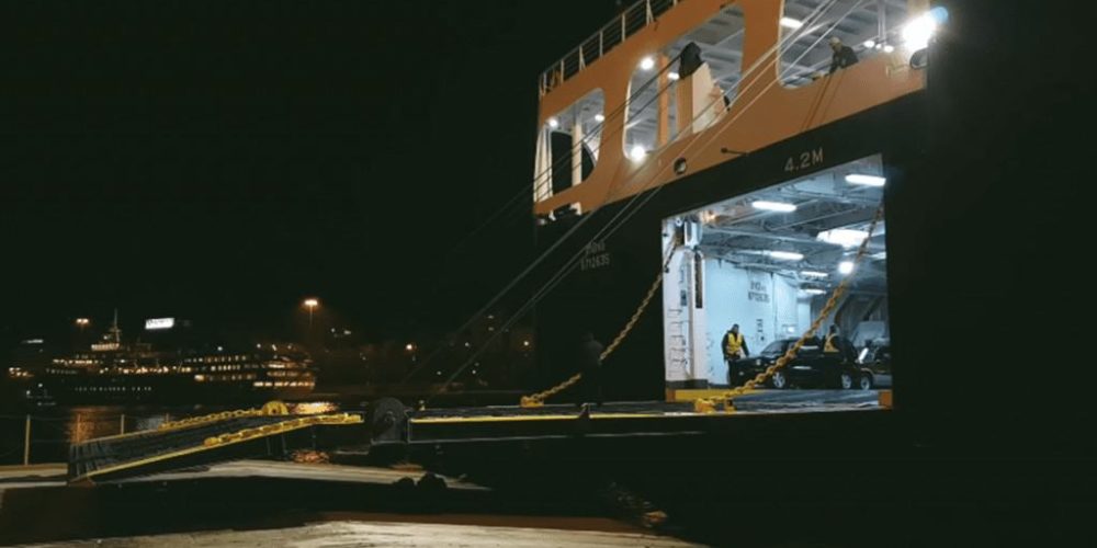 Χανιά: Αναστάτωση στο λιμάνι της Σούδας – Φορτηγό έβγαζε καπνούς μες στο καράβι