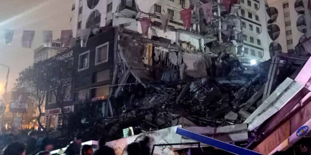 Φονικός σεισμός 7,7 ρίχτερ στην Τουρκία – 187 νεκροί, εκατοντάδες τραυματίες