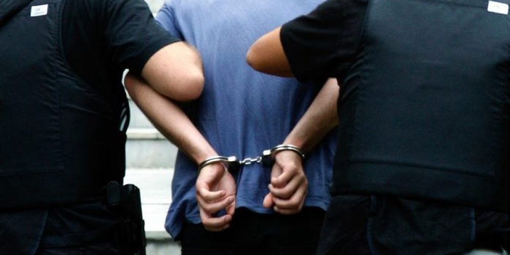 Σύλληψη αστυνομικού για εμπορία ανθρώπων και βιασμό κατ’ εξακολούθηση