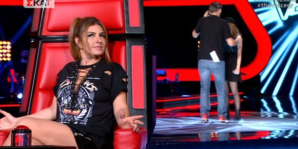 The Voice: Η αμήχανη στιγμή της παίκτριας και η παρέμβαση του ανθρώπου της παραγωγής