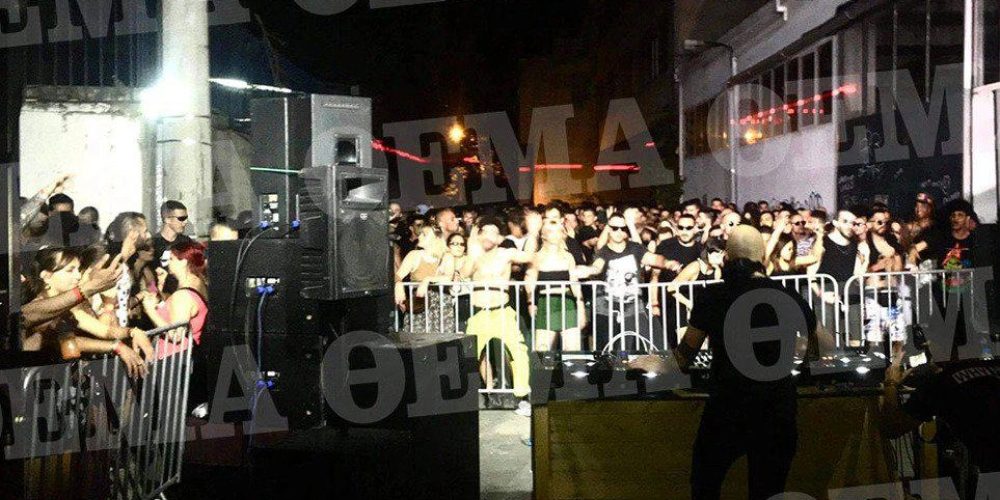 2.000 ravers παραληρούν στοιβαγμένοι σαν σαρδέλες στο κέντρο της Αθήνας (video)