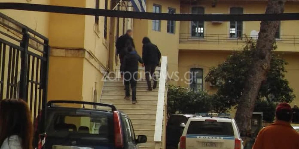 Χανιά: 36 χρόνια φυλακή αλλά κυκλοφορεί ελεύθερος – Δικάζεται ξανά ο καθηγητής για την ασέλγεια στις μαθήτριές του