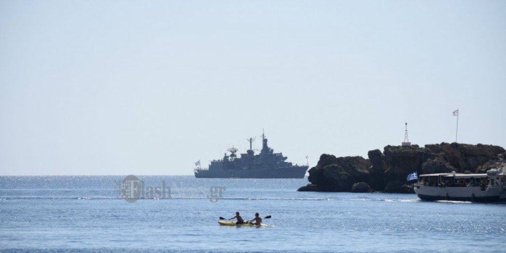 Χανιά: Φρεγάτα εμφανίστηκε στα Σφακιά – Σφακιανοί πήγαν τρόφιμα και νερά