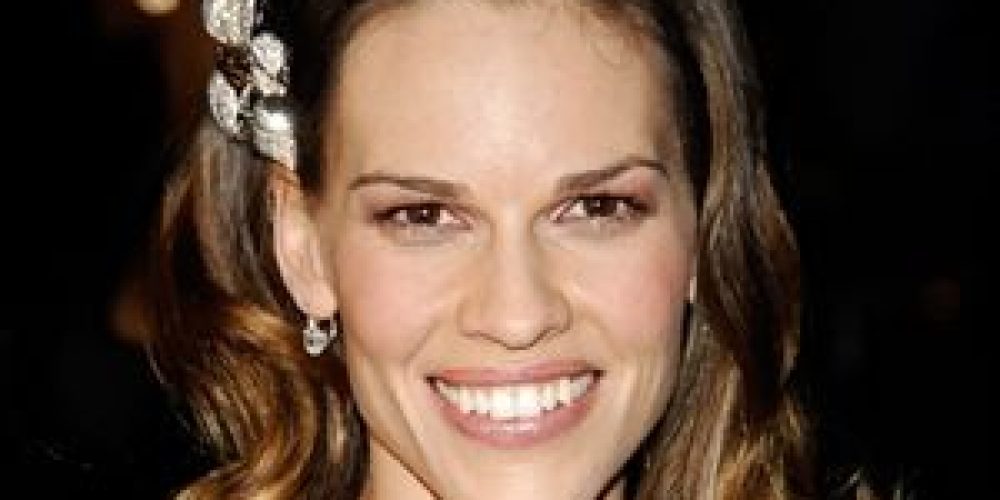 Η Hilary Swank μιλάει για την παιδική της απομόνωση