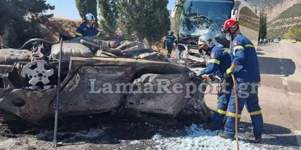 Σοκ: Γυναίκα κάηκε ζωντανή όταν το αυτοκίνητο που οδηγούσε συγκρούστηκε με λεωφορείο (φωτο)